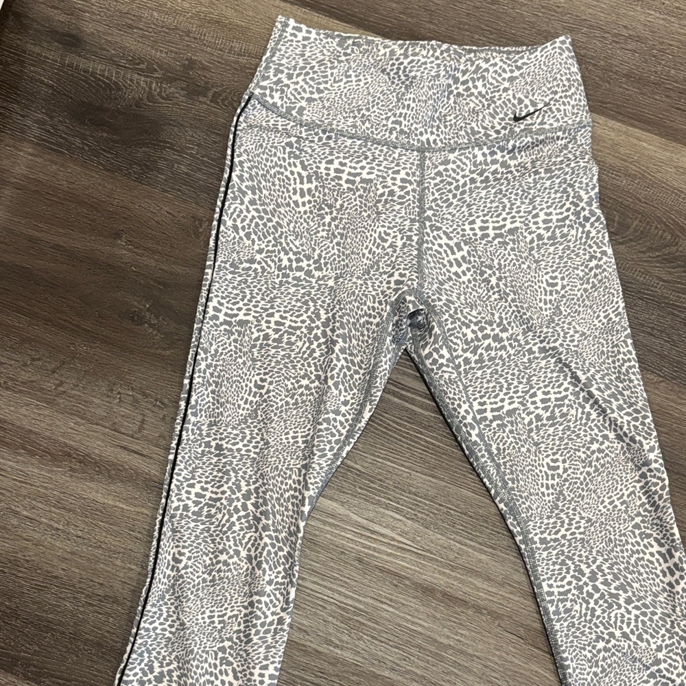 Nike Gray leopard print Leggings